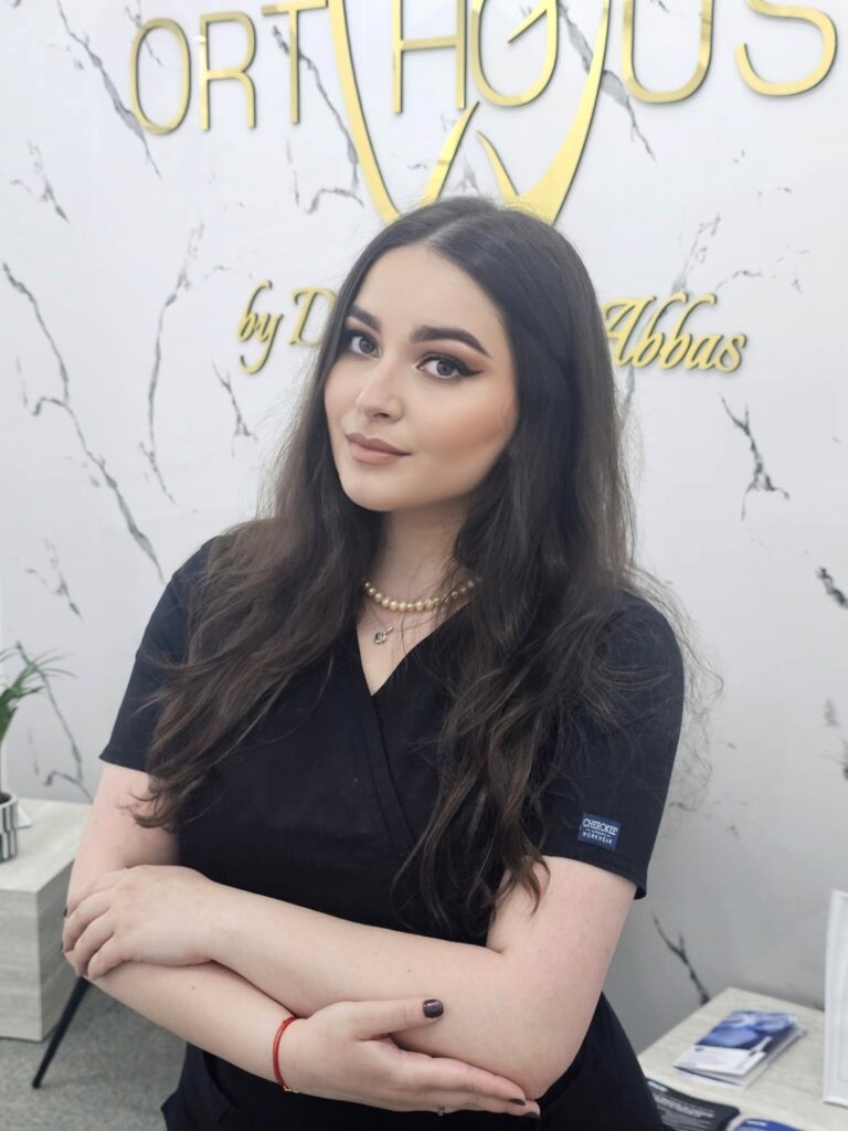 Dr. Irina Ionescu - Rezident endodonție OrtHouse
