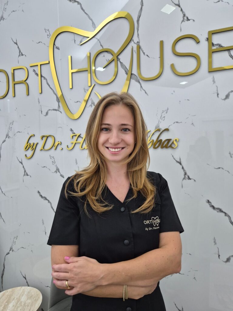 Dr. Monica Pop - Rezident chirurgie dento-alveolară OrtHouse